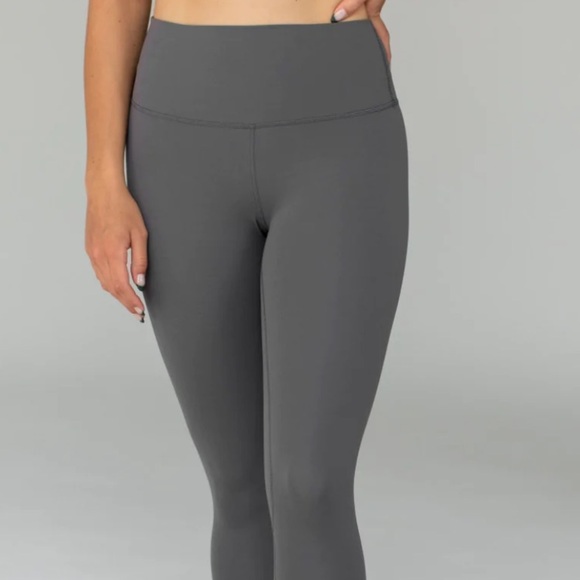 Savvi SSKIN capri leggings in slate grey. Size XS - Picture 3 of 8